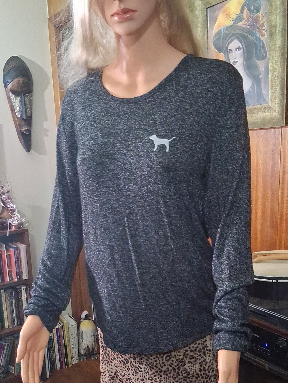 PINK Victoria's Secret Heathered Black Long-Sleeve Tee with Dog Logo